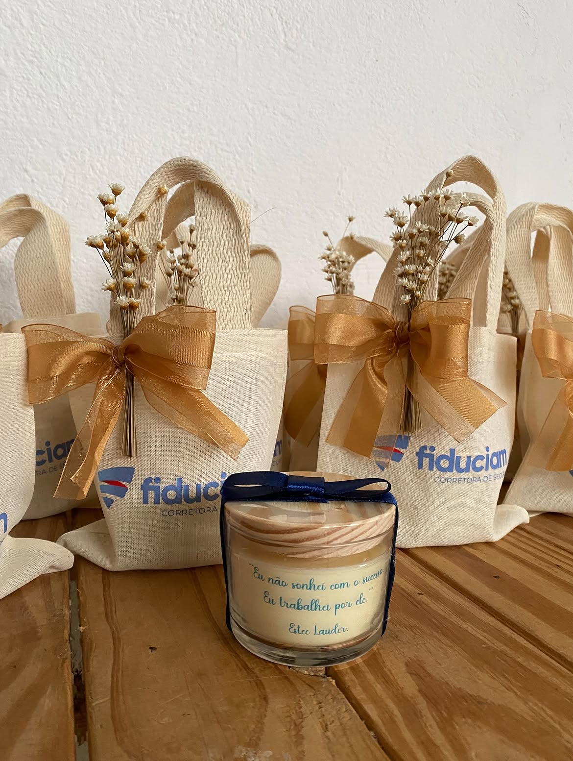 Ecobags personalizadas com velas aromáticas para brinde corporativo